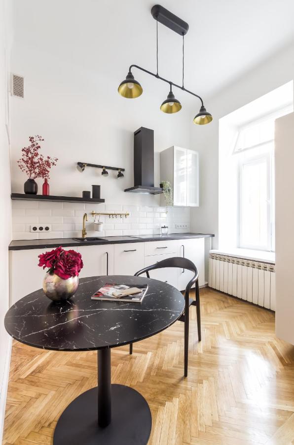 Czarujace Studio W Kamienicy Przy Metro Nowy Swiat Wwa20 Lägenhet