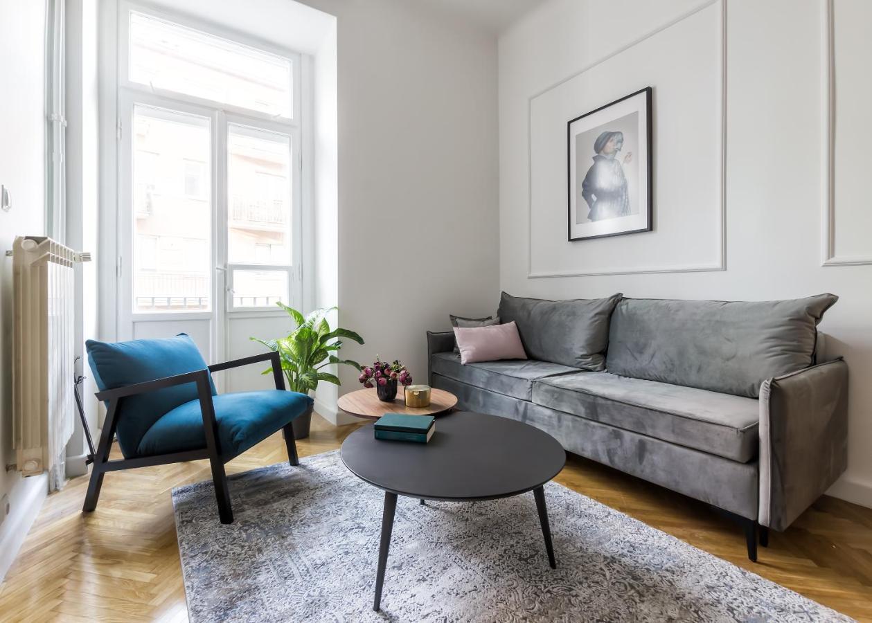 Czarujace Studio W Kamienicy Przy Metro Nowy Swiat Wwa20 Warszawa